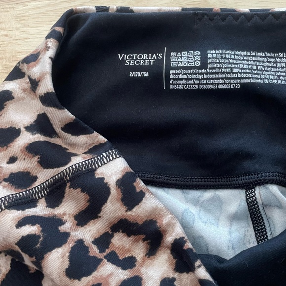 Victorias Secret Ultimate leggings Bundle 4 pieces w/ pockets
Size 2 - Picture 7 of 10